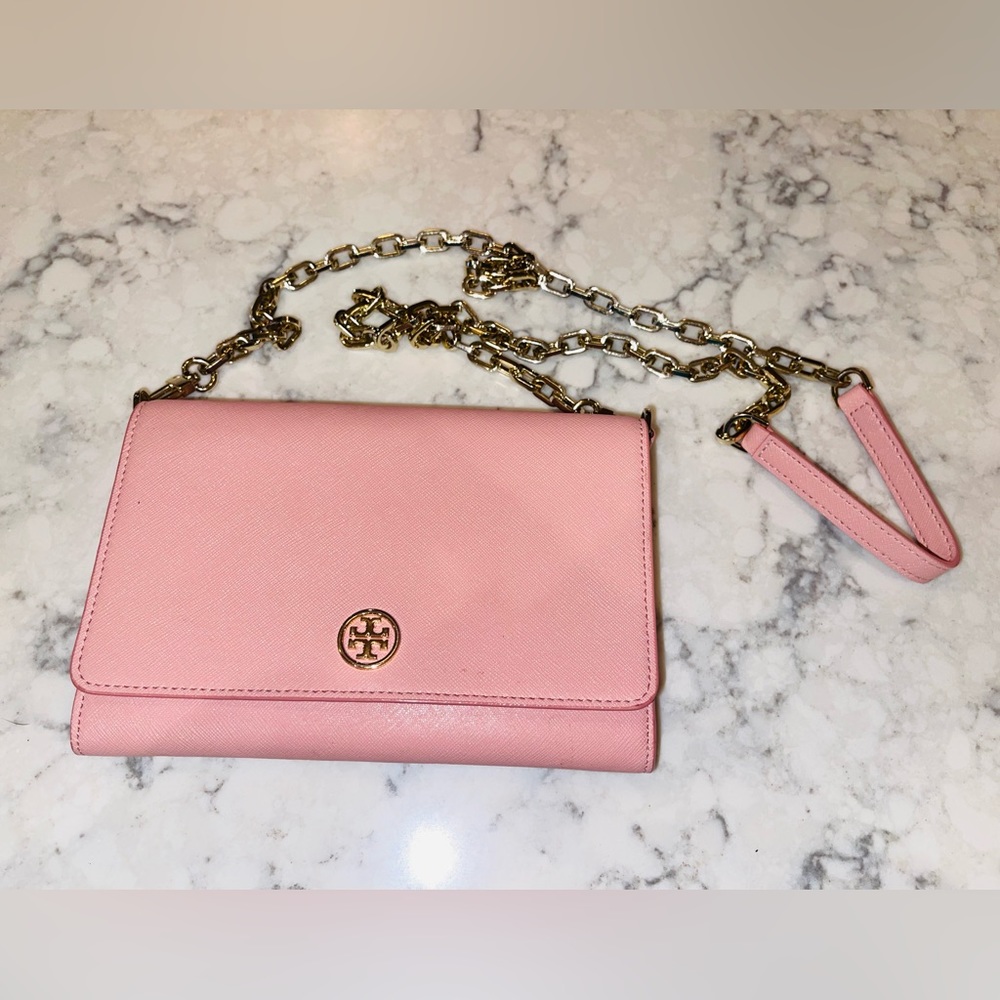 Tory Burch - small crossbody clutch/wallet  in light pink